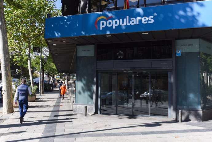 Fachada de la sede del PP, en el número 13 de la calle Génova, a 28 de octubre de 2021, en Madrid (España).