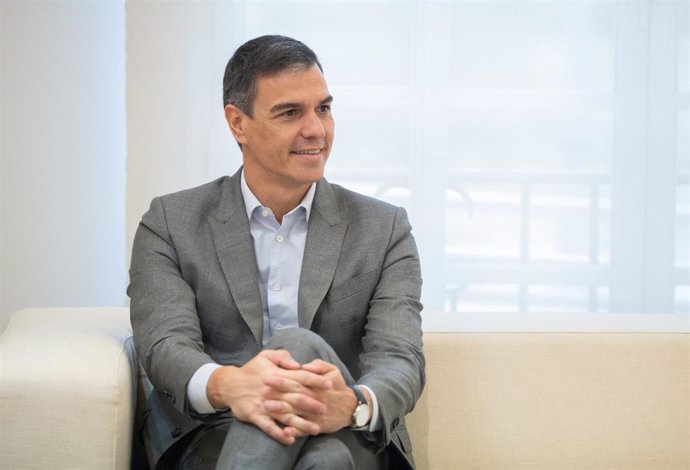 El presidente del Gobierno, Pedro Sánchez, durante una reuión con la presidenta del Banco Europeo de Inversiones, en el Palacio de la Moncloa, a 29 de julio de 2024, en Madrid (España).