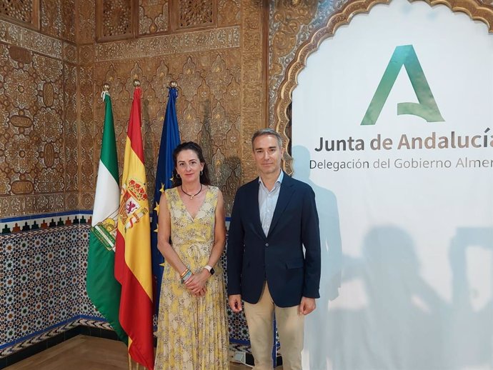 Aránzazu Martín Moya y Amós García Hueso en la presentación de las convocatorias de los programas ‘Andalucía Activa’ y ‘Empleo y Formación’.