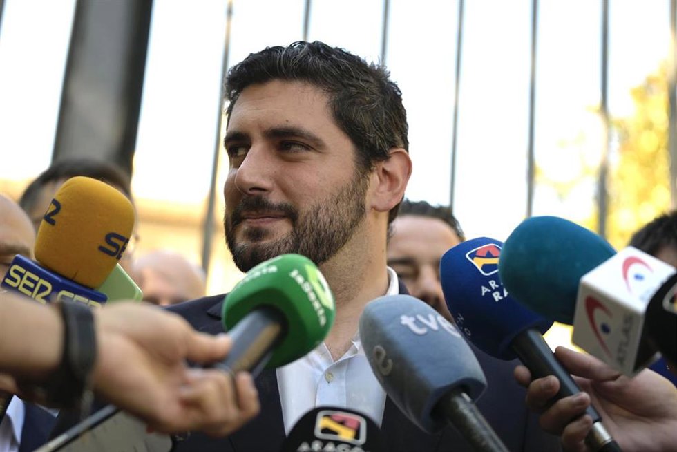 El portavoz de VOX en las Cortes de Aragón, Alejandro Nolasco, en el exterior del Pignatelli.