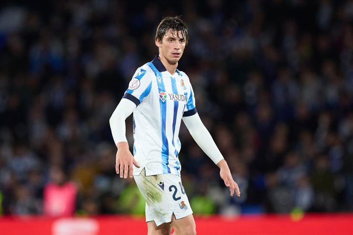 Archivo - Robin Le Normand of Real Sociedad looks on during the Copa del Rey match between Real Sociedad and RCD Mallorca at Reale Arena on February 27, 2024, in San Sebastian, Spain.