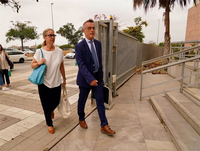 El Exalcalde de Estepona, Antonio Barrientos, en su entrada a los juzgados de la Ciudad de la Justicia en la última sesión del caso 'Astapa'