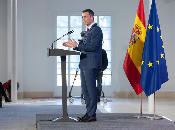 Archivo - El presidente del Gobierno, Pedro Sánchez, comparece en rueda de prensa tras el último Consejo de Ministros, en el Complejo de la Moncloa, a 27 de diciembre de 2022, en Madrid (España).