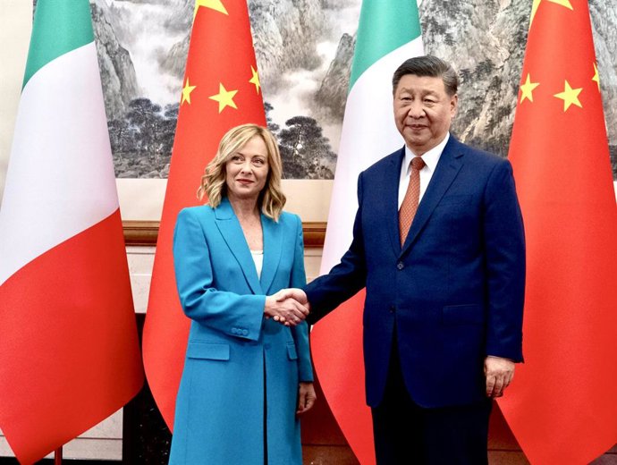 Archivo - La primera ministra italiana, Giorgia Meloni, y el presidente de China, Xi  Jinping.