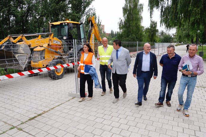 Carnero visita el inicio de las obras del carril bici en Isabel La Católica.