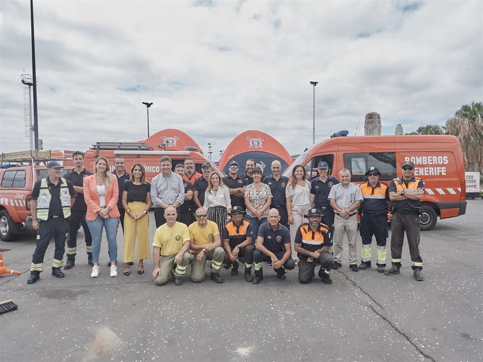 Foto de grupo con motivo de la presentación de la Semana de la Prevención de Incendios