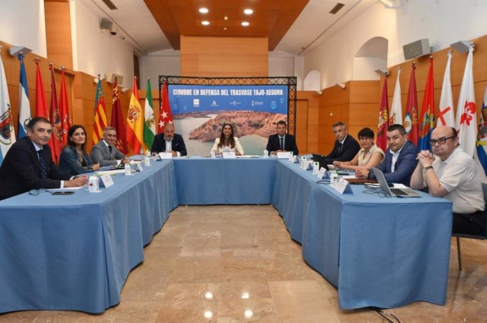 Encuentro de los consejeros de las comunidades autónomas de Murcia, Valencia y Madrid.