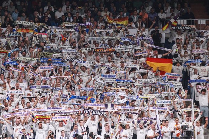 Archivo - Aficionados del Real Madrid en el Santiago Bernabéu.