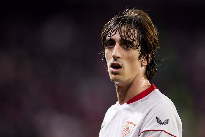 Archivo - Bryan Gil of Sevilla FC looks on during the UEFA Europa League knockout round play-off leg one match between Sevilla FC and PSV Eindhoven at Estadio Ramon Sanchez Pizjuan on February 16, 2023 in Sevilla, Spain.