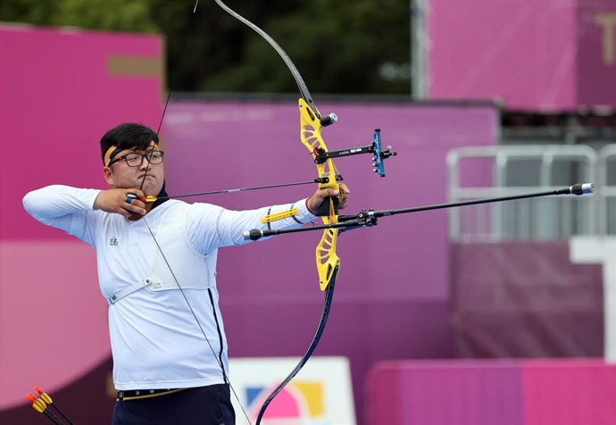 Archivo - El arquero surcoreano Kim Woo-jin compite en Tokyo 2020.