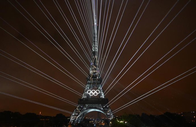 26 July 2024, France, Paris: A light show at the Eiffel Tower during the opening ceremony of the Paris 2024 Olympic Games. Photo: Sven Hoppe/dpa