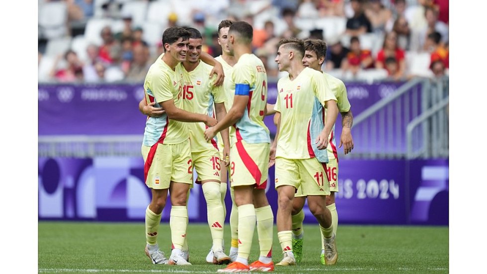 La selección española olímpica masculina celebrando un gol.