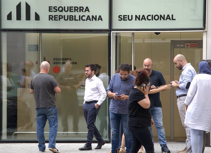 El presidente de la Generalitat en funciones, Pere Aragonès, ante la sede de ERC donde se celebra la ejecutiva del partido.