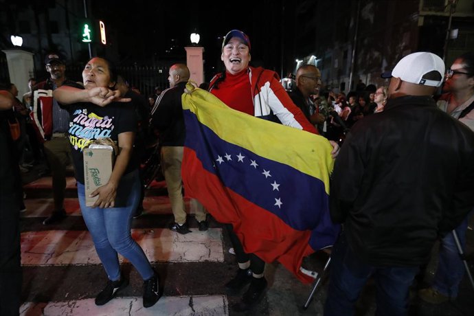 29 July 2024, Venezuela, Caracas: People celebrate on the streets after the National Electoral Council (CNE) declared Nicolas Maduro the winner of the presidential elections. The opposition did not recognize the official result and announced that Venezuel