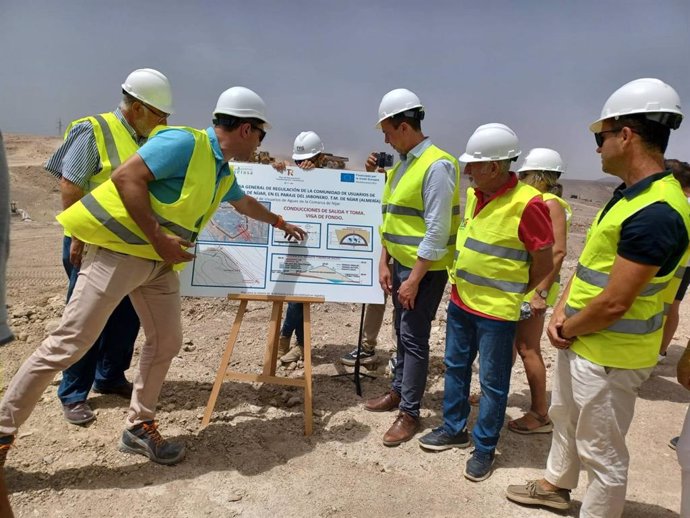 Visita a las obras de una gran balsa de regulación en regadíos de Níjar.