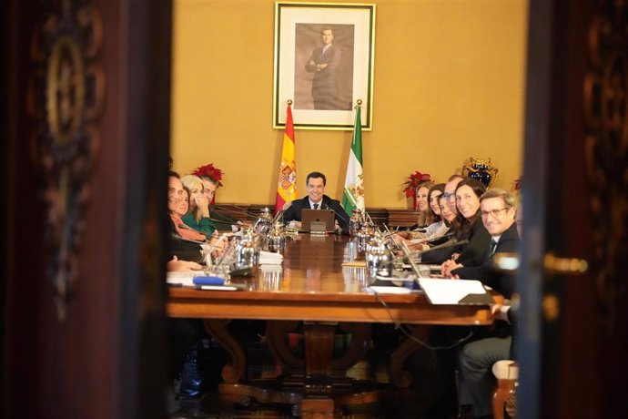 Archivo - Reunión del Consejo de Gobierno andaluz presidida por Juanma Moreno. (Foto de archivo).