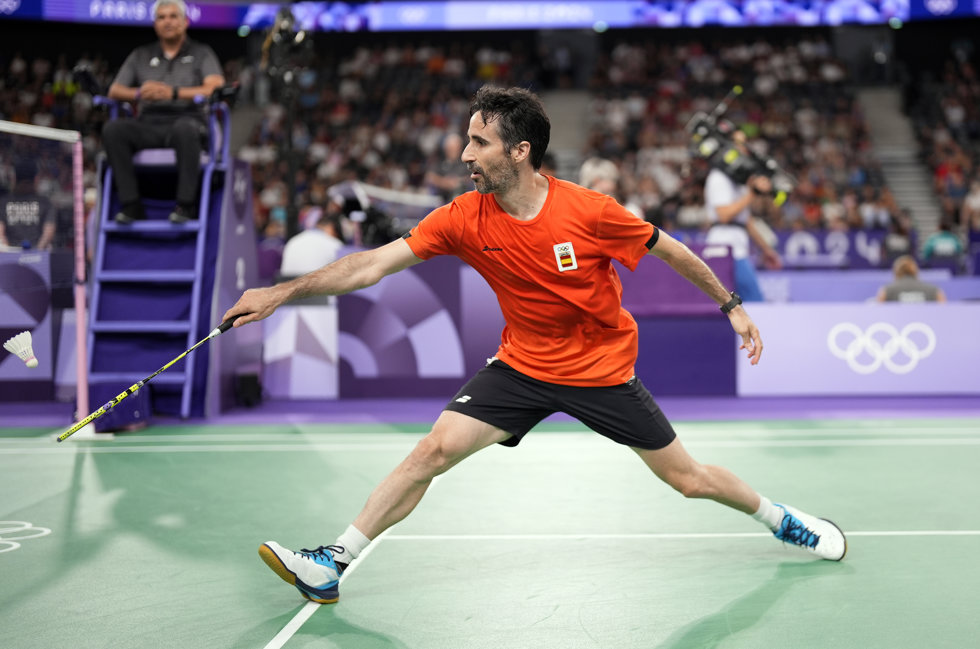 El jugador español Pablo Abián durante su debut en bádminton de Paris 2024