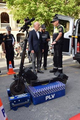 Valncia apuesta por frenar el crecimiento "exponencial" de accidentes con patinetes con un medidor "pionero"
