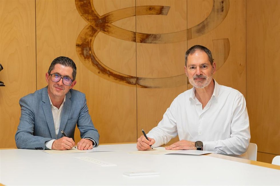 Archivo - El director general de Basque Culinary Center, Joxe Mari Aizega, y  el secretario general de Eroski, Mikel Larrea