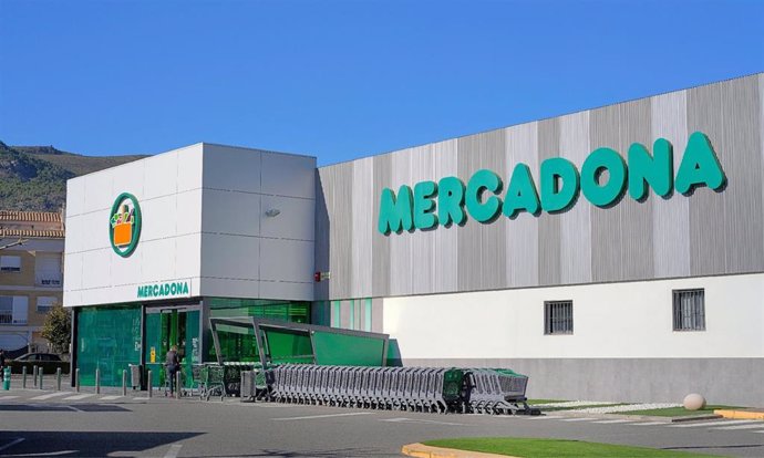 Archivo - Supermercado de Mercadona en Alcoi (Alicante).