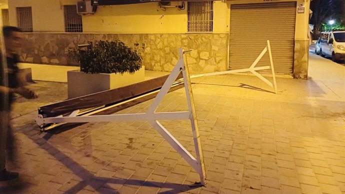 Detinguts tres homes després de robar una prgola d'una terrassa a Elx