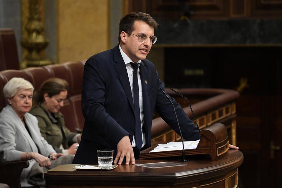 Archivo - El diputado de Sumar, Jorge Pueyo, durante una sesión plenaria en el Congreso de los Diputados, a 23 de abril de 2024, en Madrid (España).