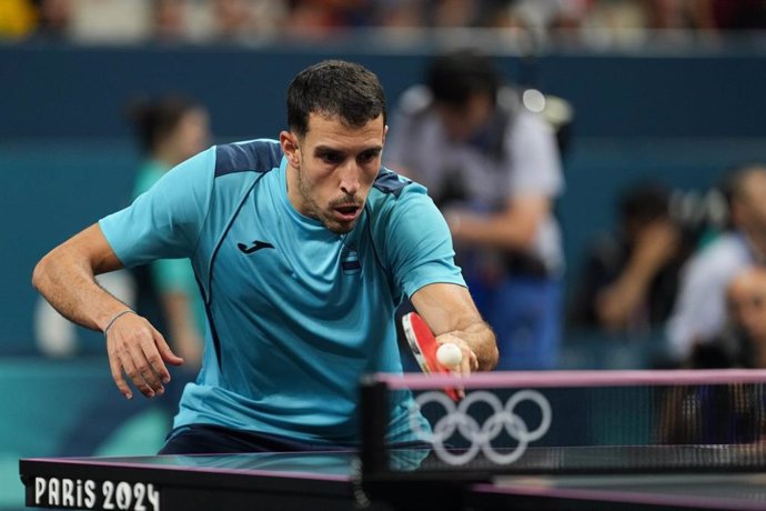 Alvaro Robles durante el torneo de tenis de mesa de Paris 2024