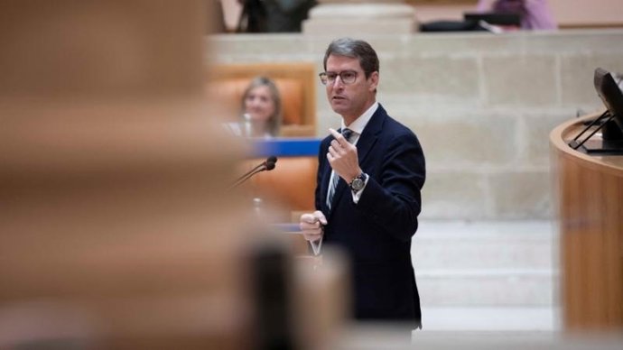 Archivo - El presidente del Gobierno riojano, Gonzalo Capellán, en un pleno parlamentario
