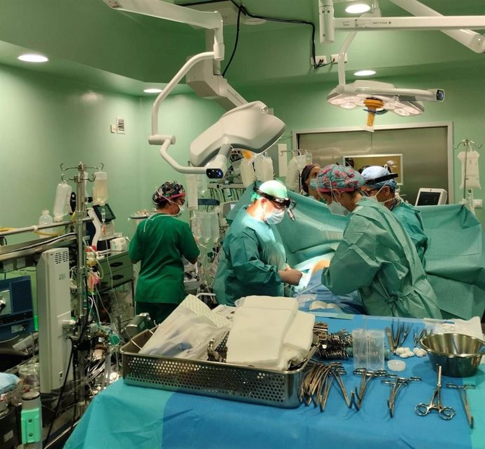 Cirugía en un trasplante de pulmón en el Hospital de Gran Canaria Dr. Negrín