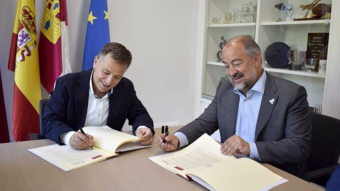 La UCLM y el Ayuntamiento de Albacete crean la 'Cátedra Ciudad de Albacete'.