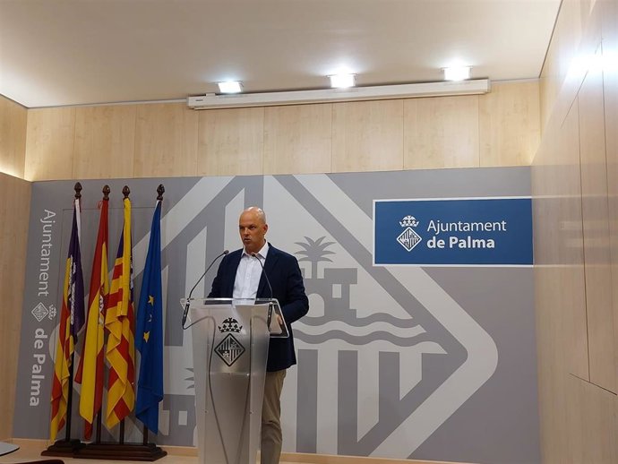 El regidor de Urbanismo y Vivienda de Cort, Óscar Fidalgo, en rueda de prensa