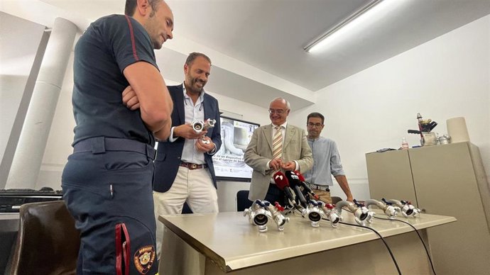 Miguel Ángel Extremo, jefe de Bomberos de Burgos; Ignacio Peña, concejal de Seguridad Ciudadana; Iván Cuesta y Gonzalo Salazar , de la UBU.