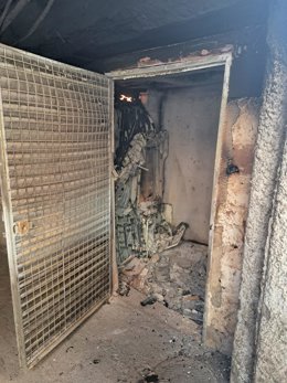 Centro de transformación calcinado en El Puche (Almería).