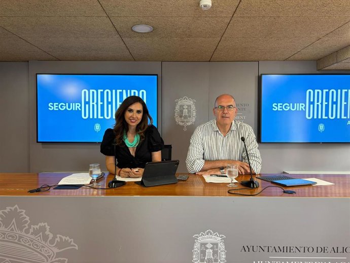 Los portavoces adjuntos del equipo de gobierno del Ayuntamiento de Alicante, Ana Poquet y Manuel Villar.