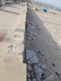 Destruxen part del mur del passeig marítim de Muchavista al Campello