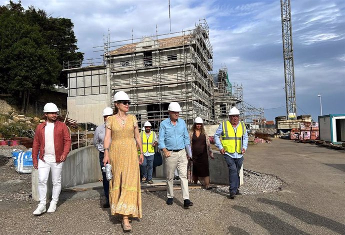 La Consejera De Cultura, Turismo Y Deporte, Eva Guillermina Fernández, Visita La Rehabilitación Del Palacio Jaime Del Amo