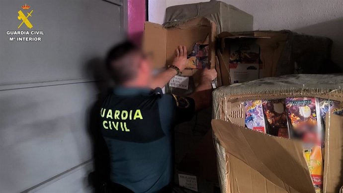 La Guardia Civil se incauta de 270.000 euros en falsificaciones en Manises y Puzol