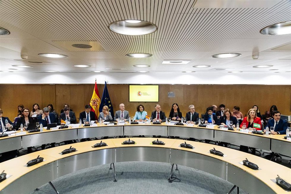 Archivo - Vista general de la reunión del Consejo de Política Fiscal y Financiera (CPFF) presidida por la vicepresidenta cuarta y ministra de Hacienda y Función Pública, en la sede del Ministerio, a 11 de diciembre de 2023, en Madrid (España). El Gobier