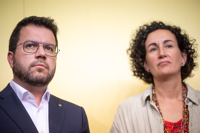 El president de la Generalitat, Pere Aragonès, i la secretària general d'ERC Marta Rovira, durant una roda de premsa, a la seu d'ERC, a 29 de juliol de 2024, a Barcelona, Catalunya (Espanya). L'executiva d'ERC ha avalat aquest dilluns, 29 de juliol, 