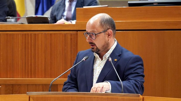 El líder del PAR, Alberto Izquierdo, durante una reciente intervención en las Cortes de Aragón.