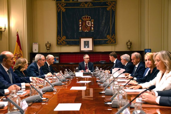 Los nuevo veinte vocales durante el primer pleno del octavo mandato del Consejo General del Poder Judicial (CGPJ), a 25 de julio de 2024, en Madrid (España).