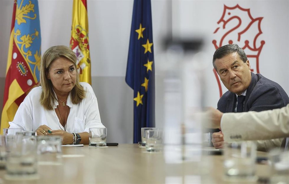 Archivo - La vicepresidenta segunda y consellera de Servicios Sociales, Igualdad y Vivienda, Susana Camarero, y el conseller de Sanidad de la Generalitat Valenciana, Marciano Gómez, (archivo).