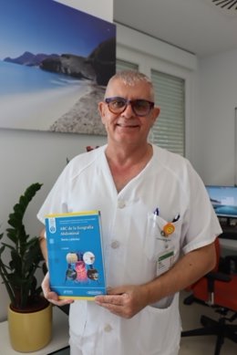 El director de la Unidad de Diagnóstico por Imagen, José Carlos Sánchez, dirige la nueva edición de un tratado de referencia para quienes se inician esta técnica.