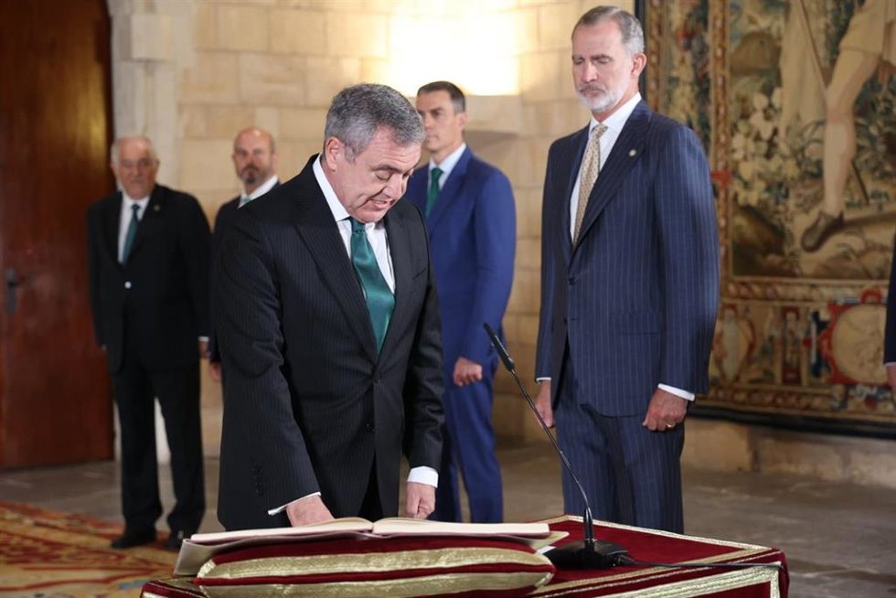 El nuevo magistrado del Tribunal Constitucional José María Macías jura su cargo ante el Rey en Palma