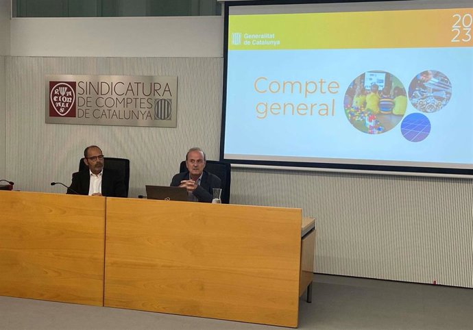 Momento de la presentación de la Cuenta general.