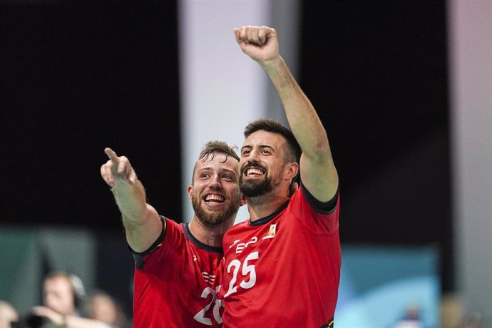 Los internacionales españoles de balonmano Aleix Gómez y Agustín Casado