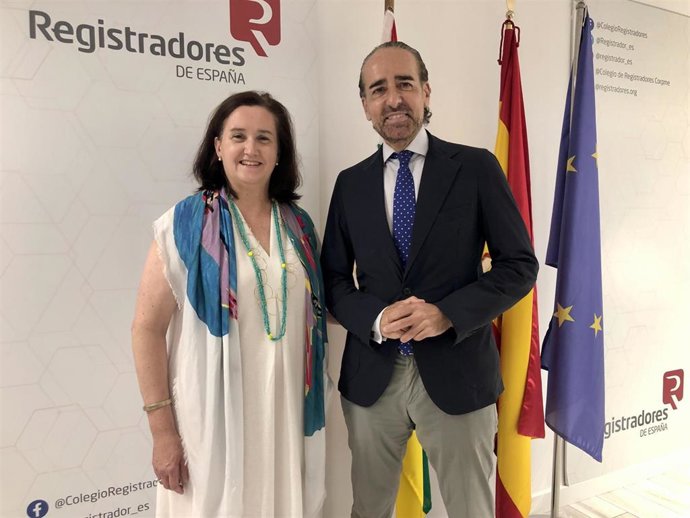 Felipe Marcos sucede a Pilar Oliva en el Decanato de Registradores de La Rioja