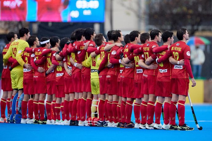 Archivo - La selección española masculina de hockey sobre hierba, los 'RedSticks', antes de un partido