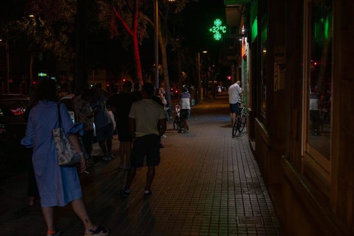 Una farmacia del paseo Maragall barcelonés marca 32 grados