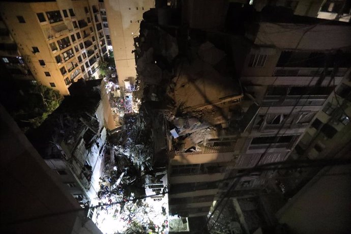 Edificio destruido tras ser alcanzado en un ataque israelí en el sur de Beirut (Líbano)